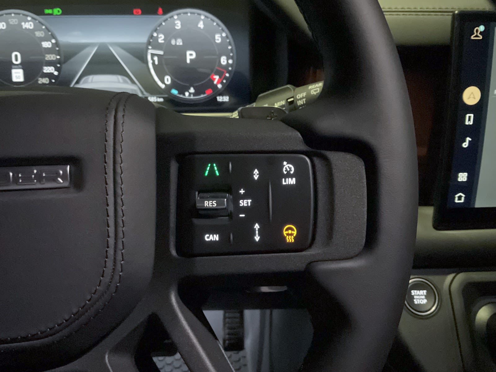 2025 Land Rover Defender V8, Vancouver, Cash