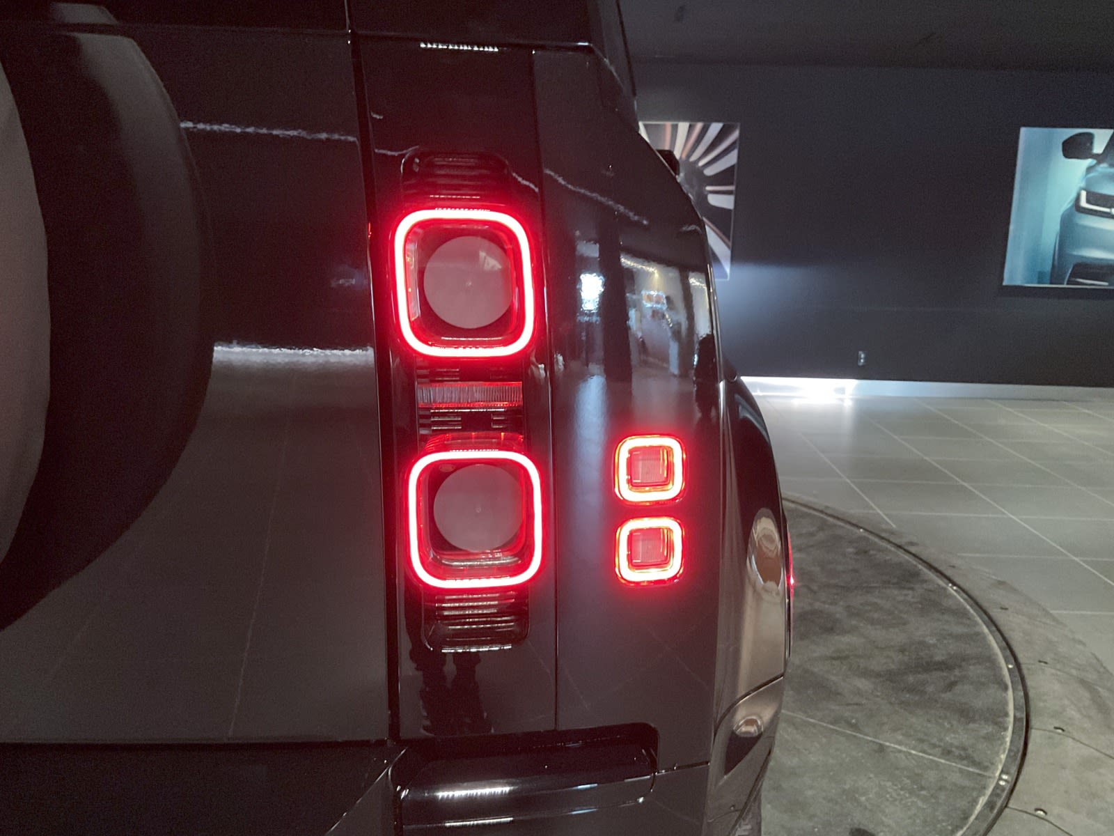 2025 Land Rover Defender V8, Vancouver, Cash