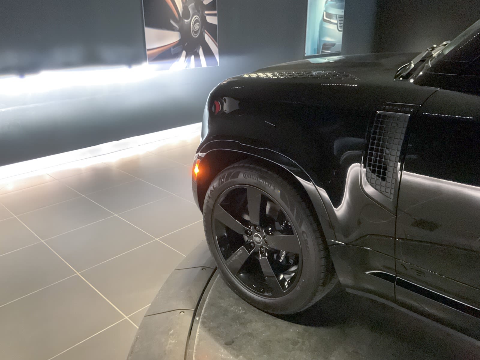 2025 Land Rover Defender V8, Vancouver, Cash