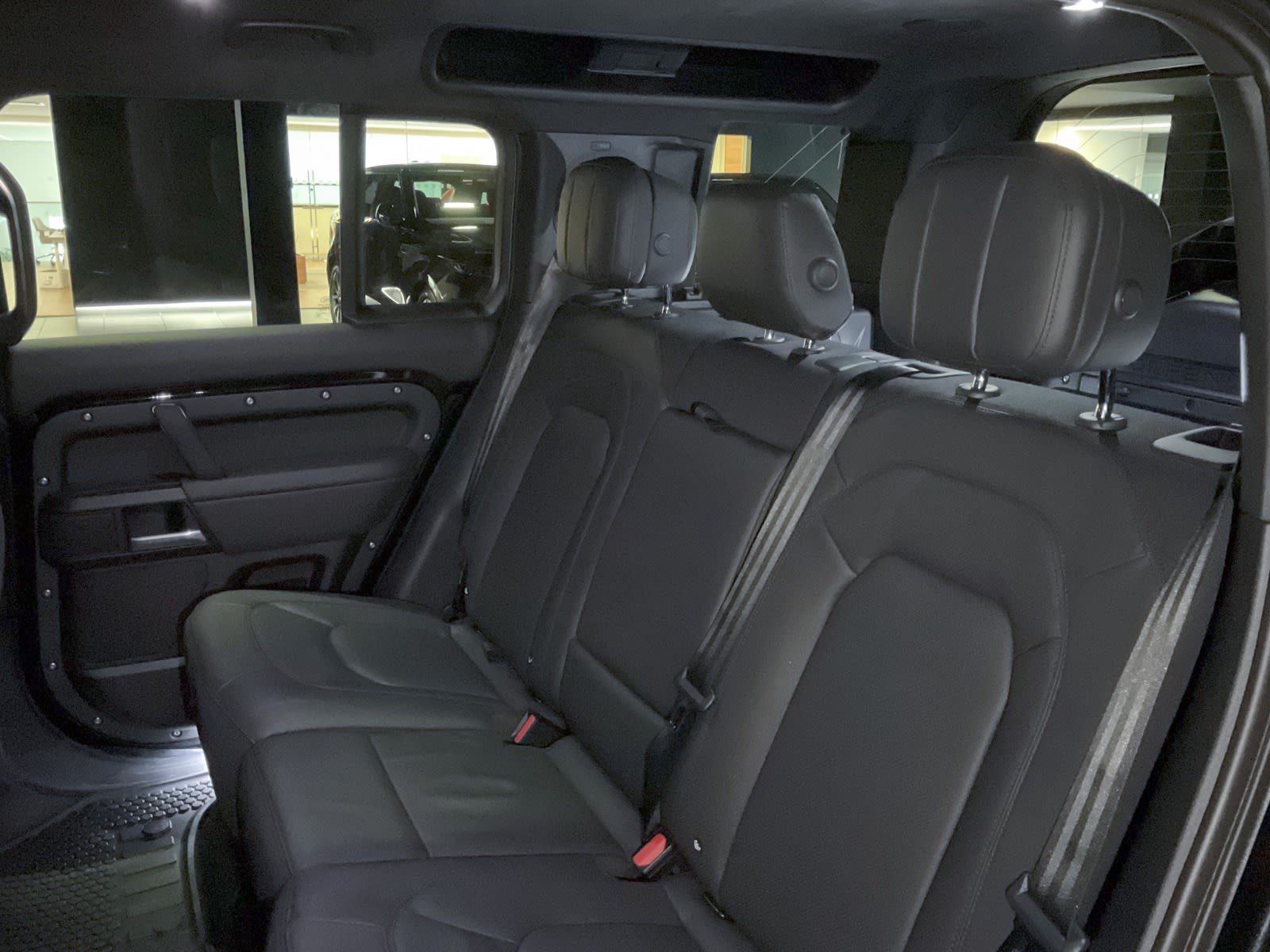 2025 Land Rover Defender V8, Vancouver, Cash