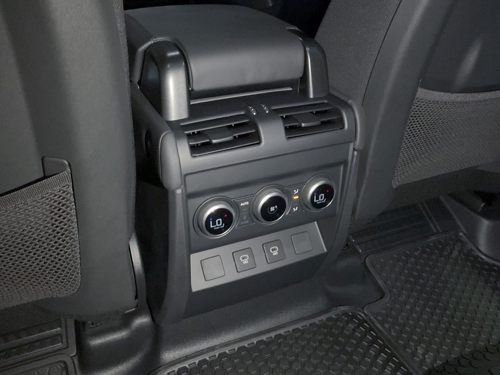 2025 Land Rover Defender V8, Vancouver, Cash