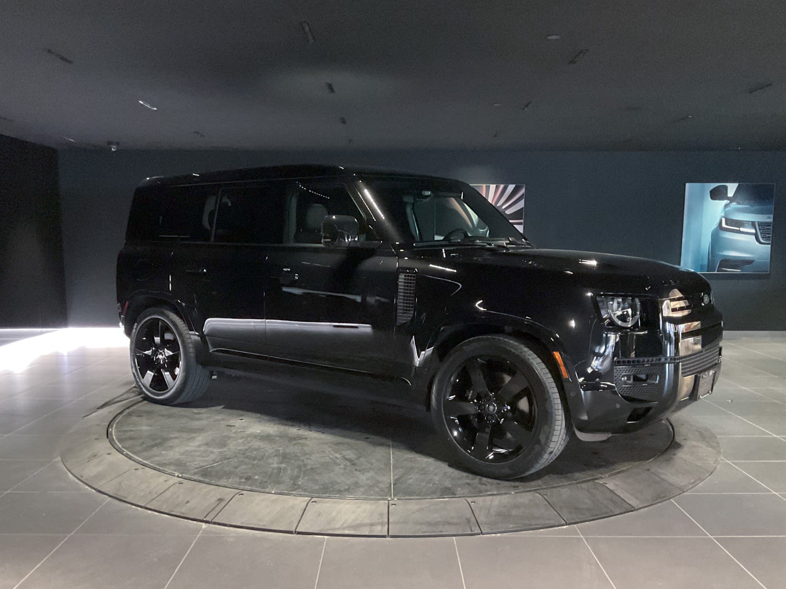 2025 Land Rover Defender V8, Vancouver, Cash