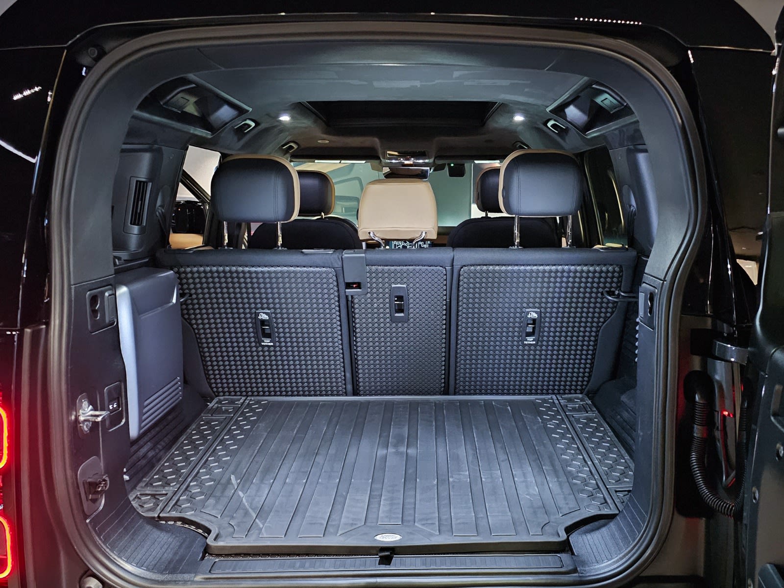 2025 Land Rover Defender V8, Vancouver, Cash