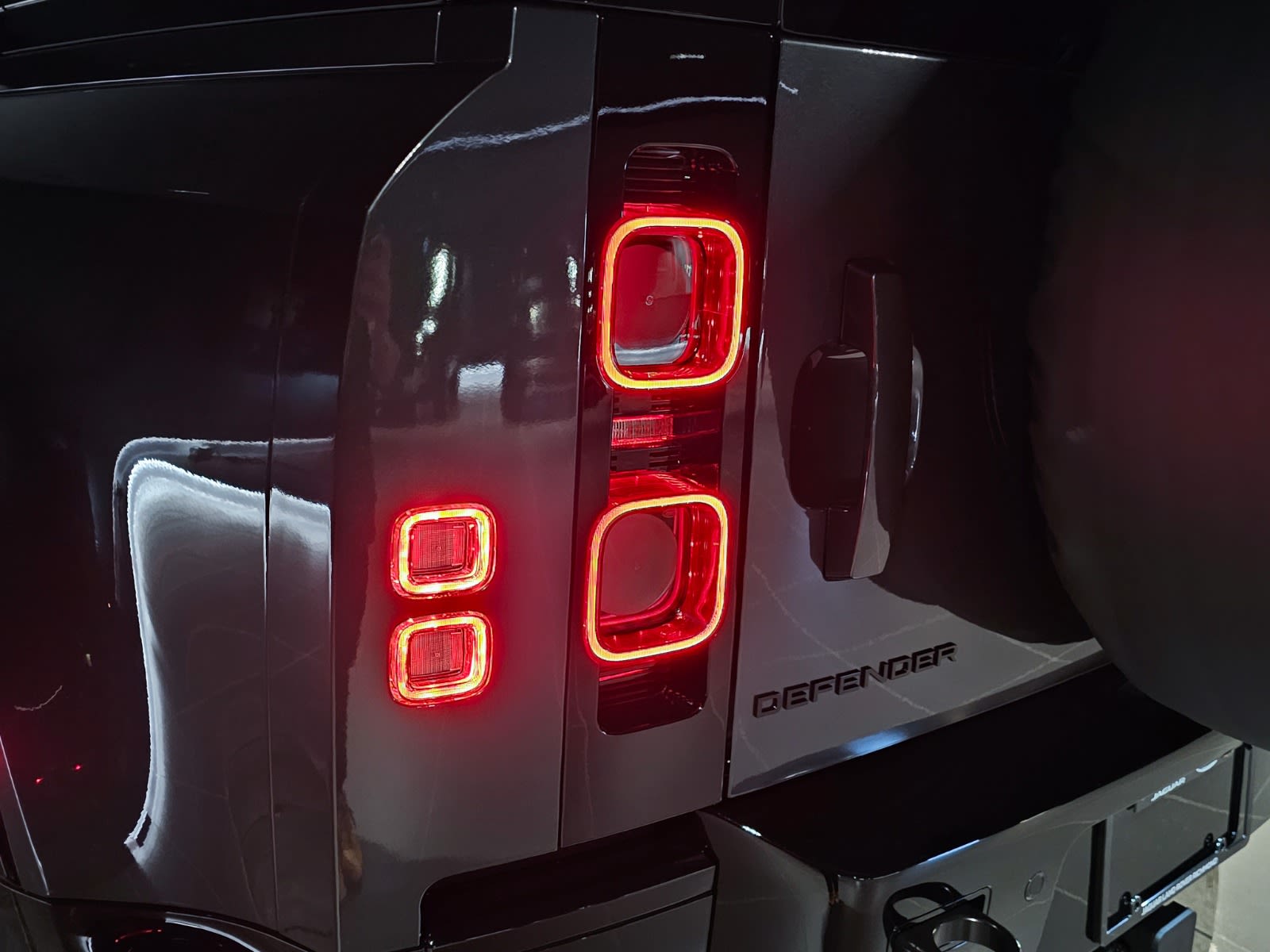 2025 Land Rover Defender V8, Vancouver, Cash