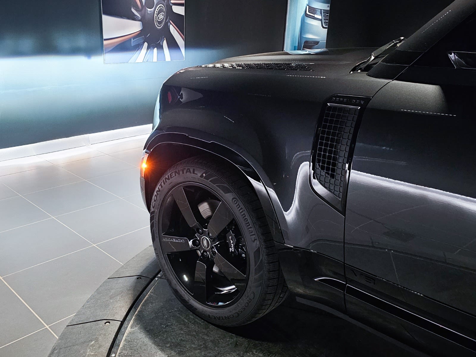 2025 Land Rover Defender V8, Vancouver, Cash