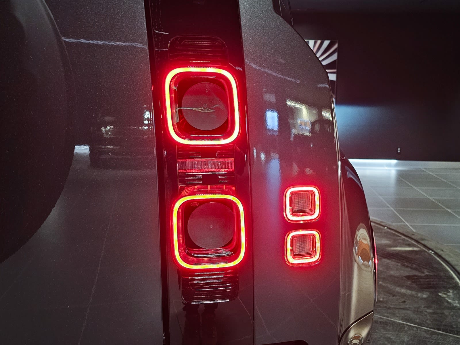 2025 Land Rover Defender V8, Vancouver, Cash