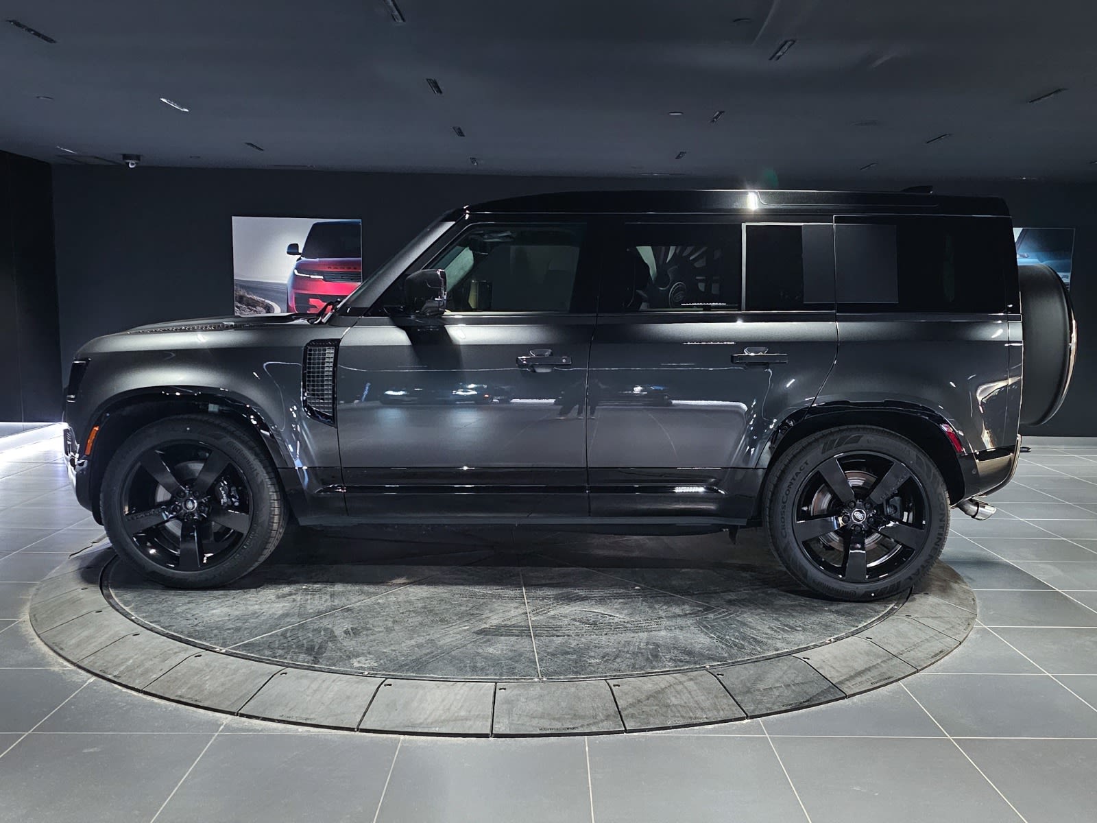 2025 Land Rover Defender V8, Vancouver, Cash