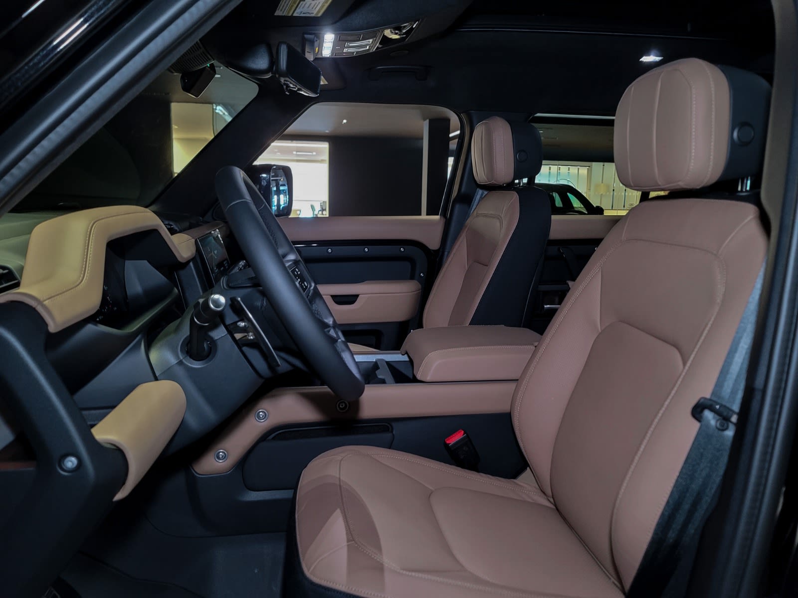 2025 Land Rover Defender V8, Vancouver, Cash