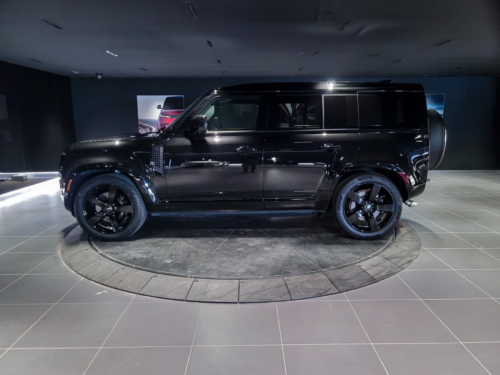 2025 Land Rover Defender V8, Vancouver, Cash