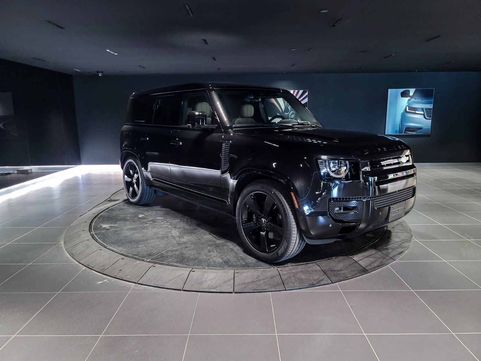2025 Land Rover Defender V8, Vancouver, Cash