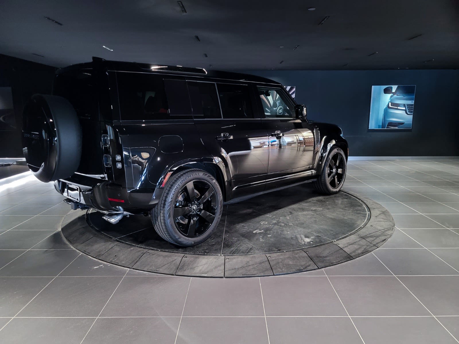 2025 Land Rover Defender V8, Vancouver, Cash