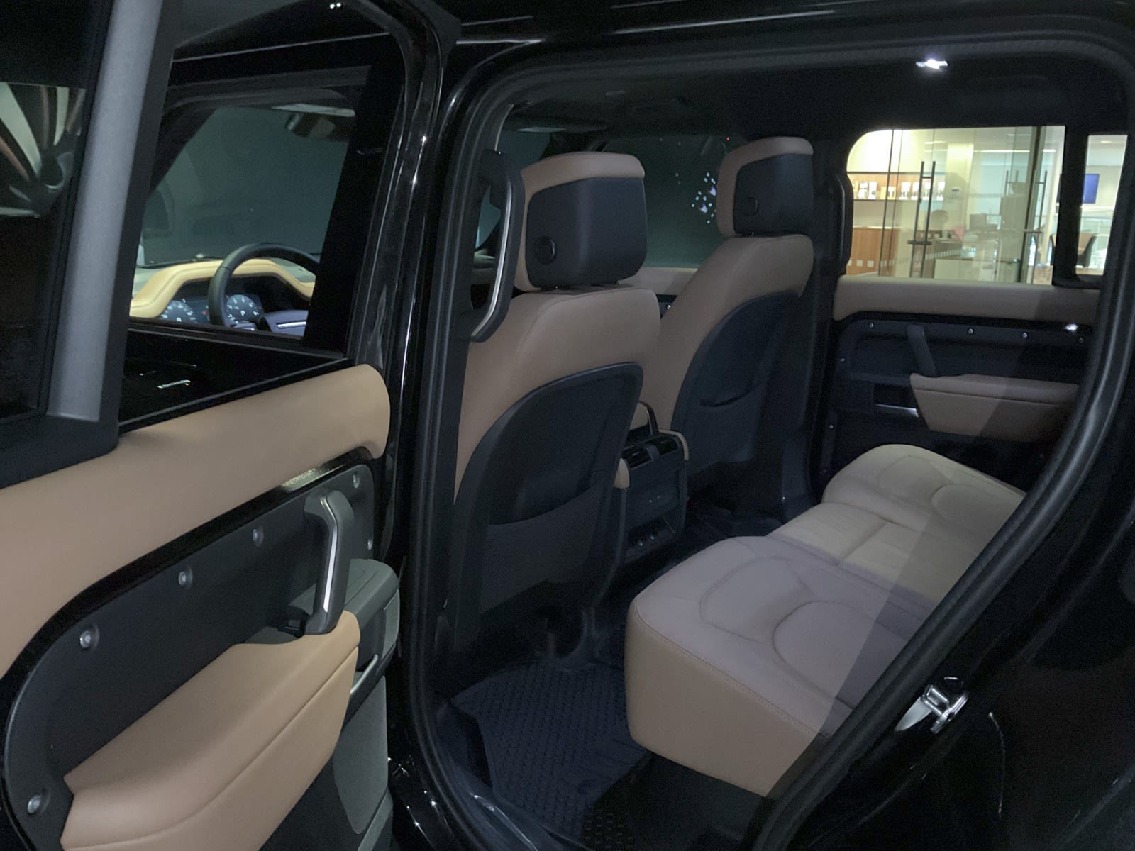 2025 Land Rover Defender X-Dynamic SE, Vancouver, Cash