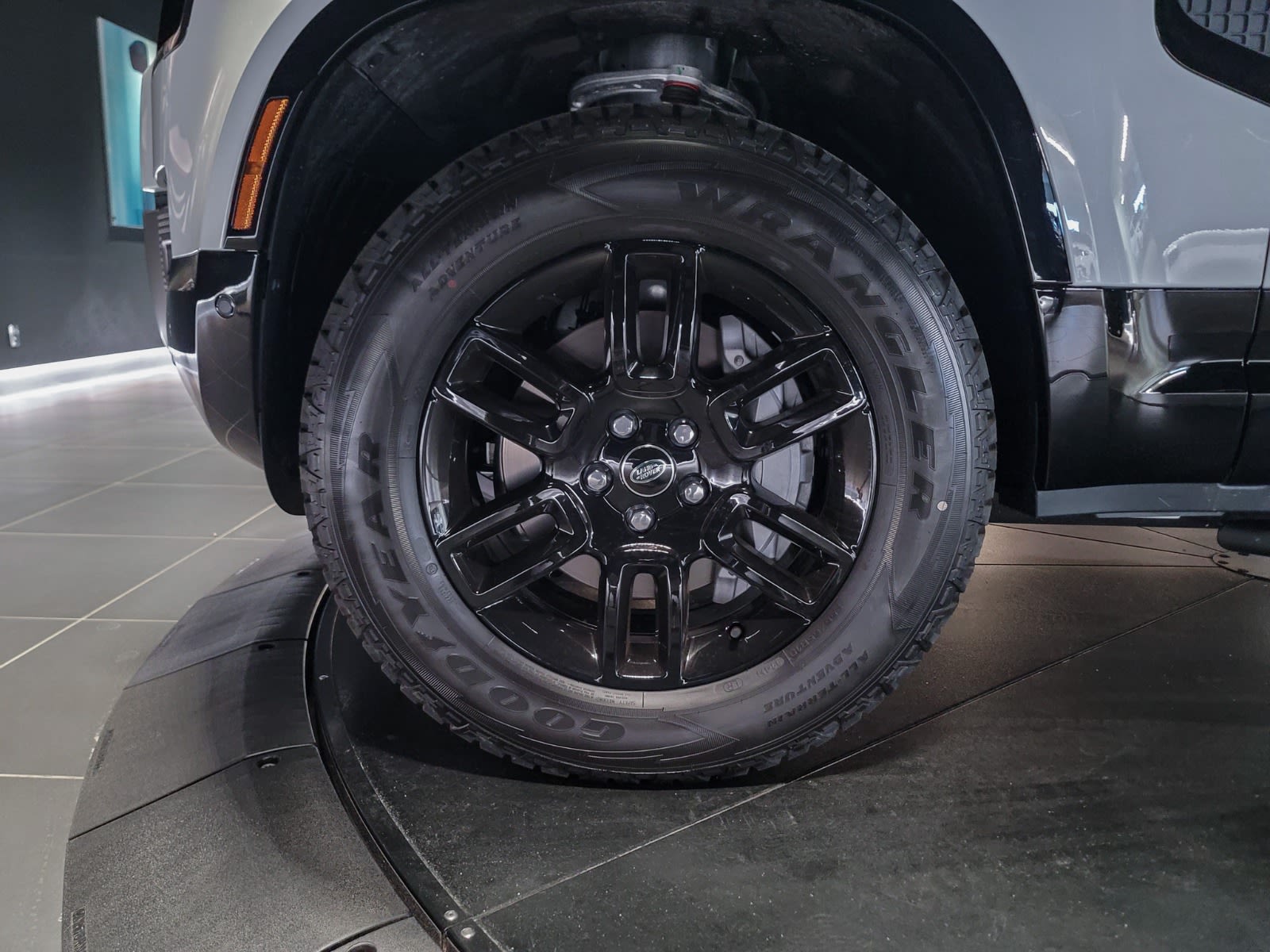 2025 Land Rover Defender X-Dynamic SE, Vancouver, Cash