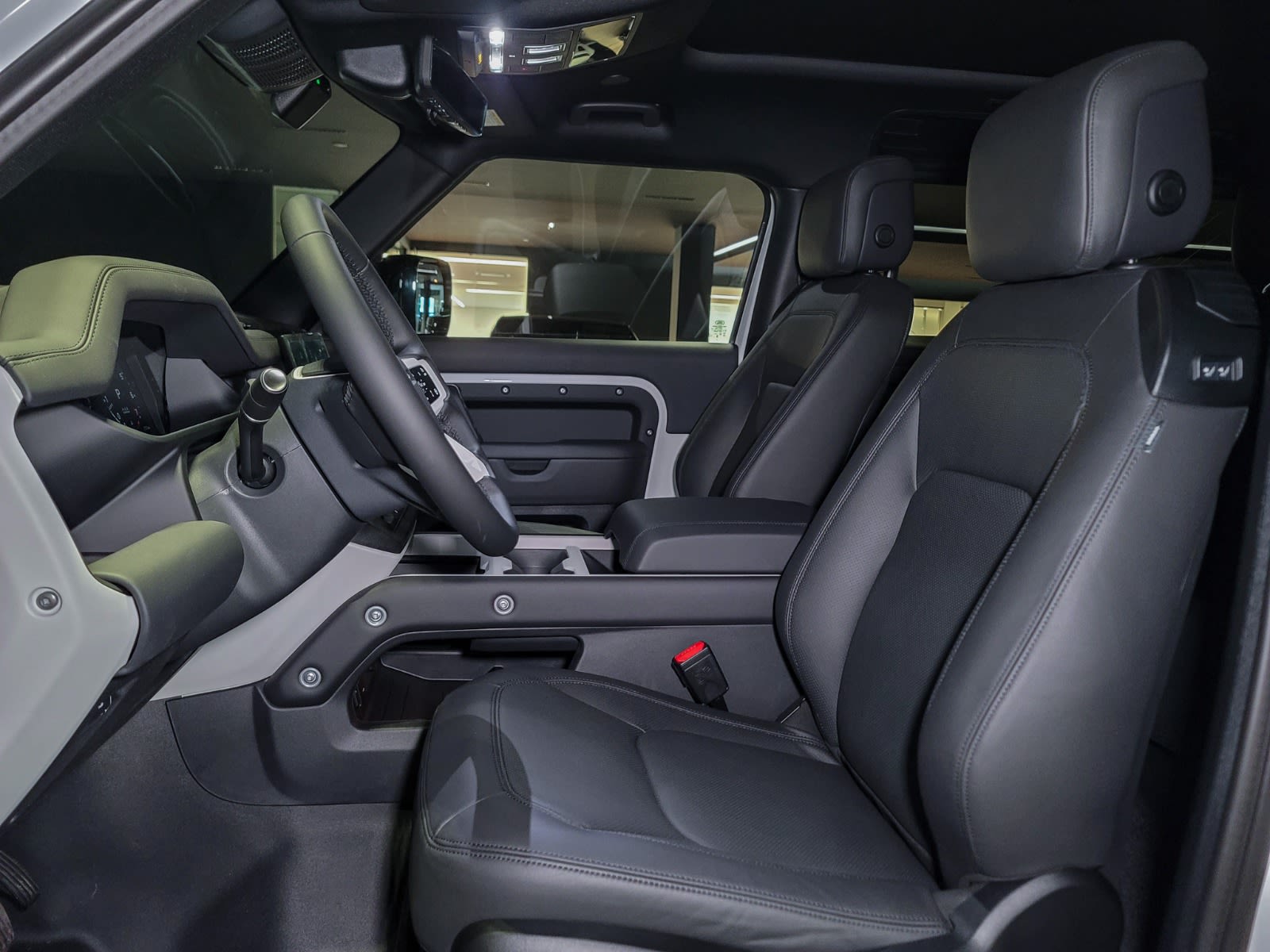 2025 Land Rover Defender X-Dynamic SE, Vancouver, Cash