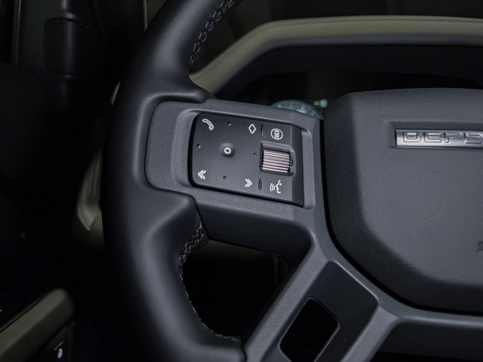 2025 Land Rover Defender X-Dynamic SE, Vancouver, Cash