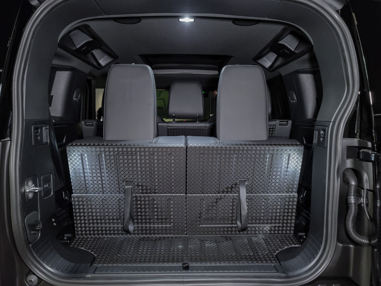 2025 Land Rover Defender X-Dynamic SE, Vancouver, Cash