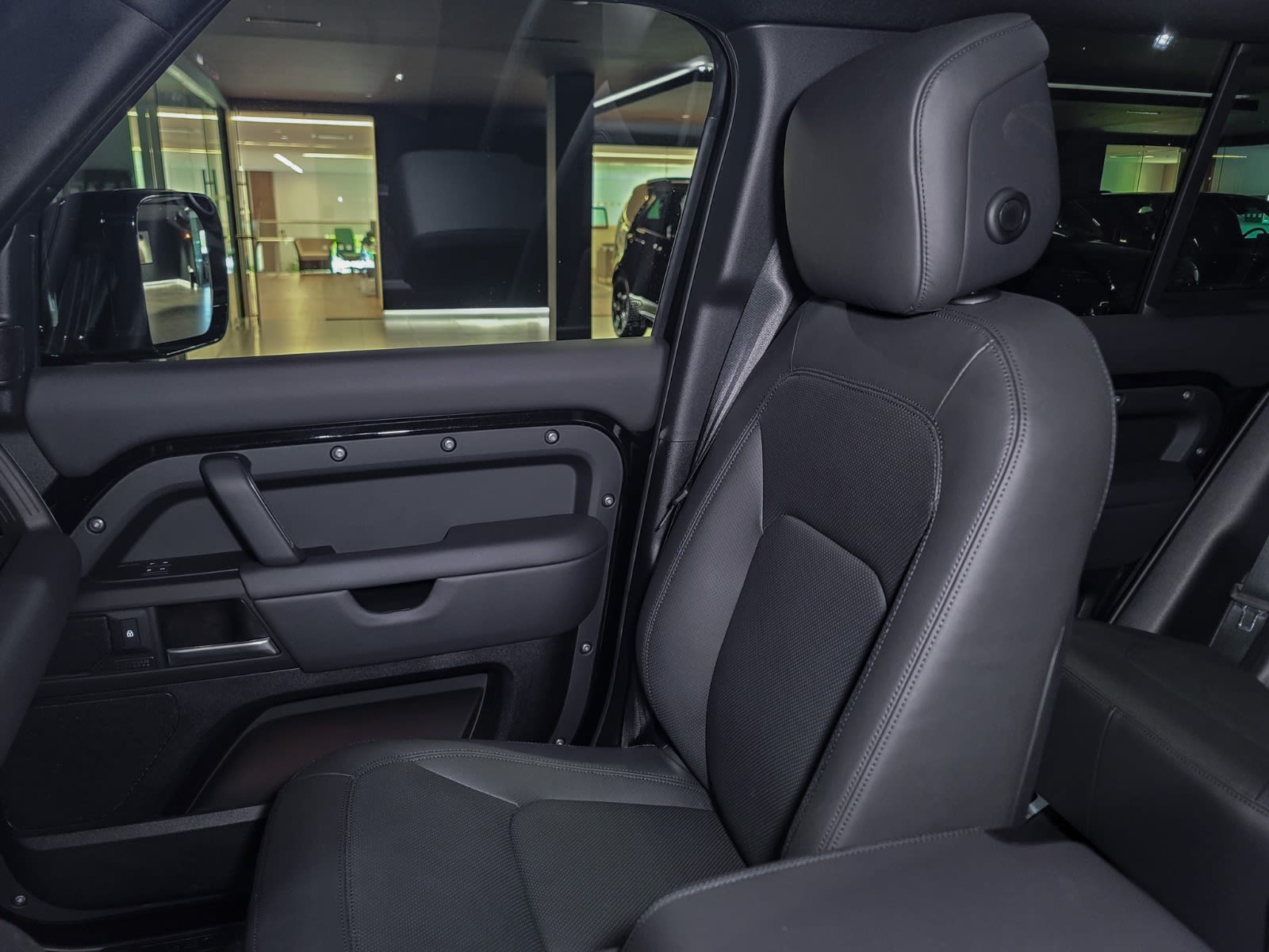 2025 Land Rover Defender X-Dynamic SE, Vancouver, Cash