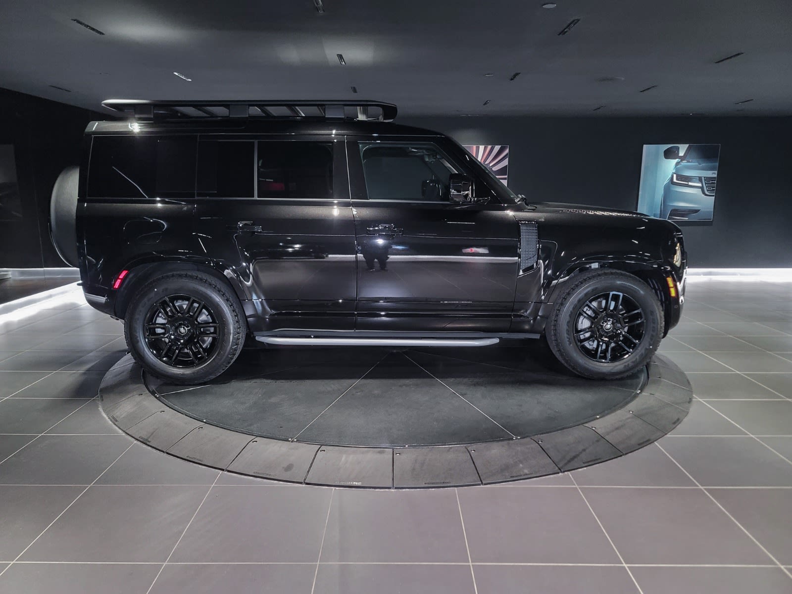 2025 Land Rover Defender X-Dynamic SE, Vancouver, Cash