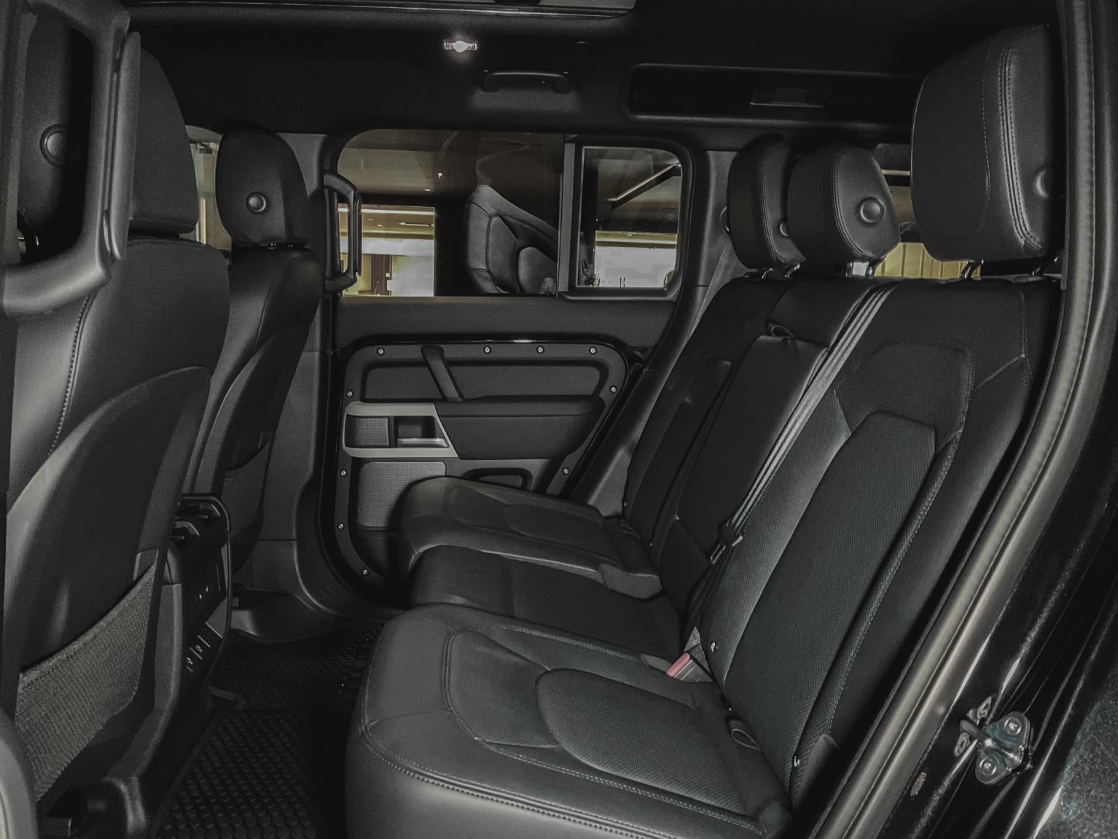 2024 Land Rover Defender S, Vancouver, Cash