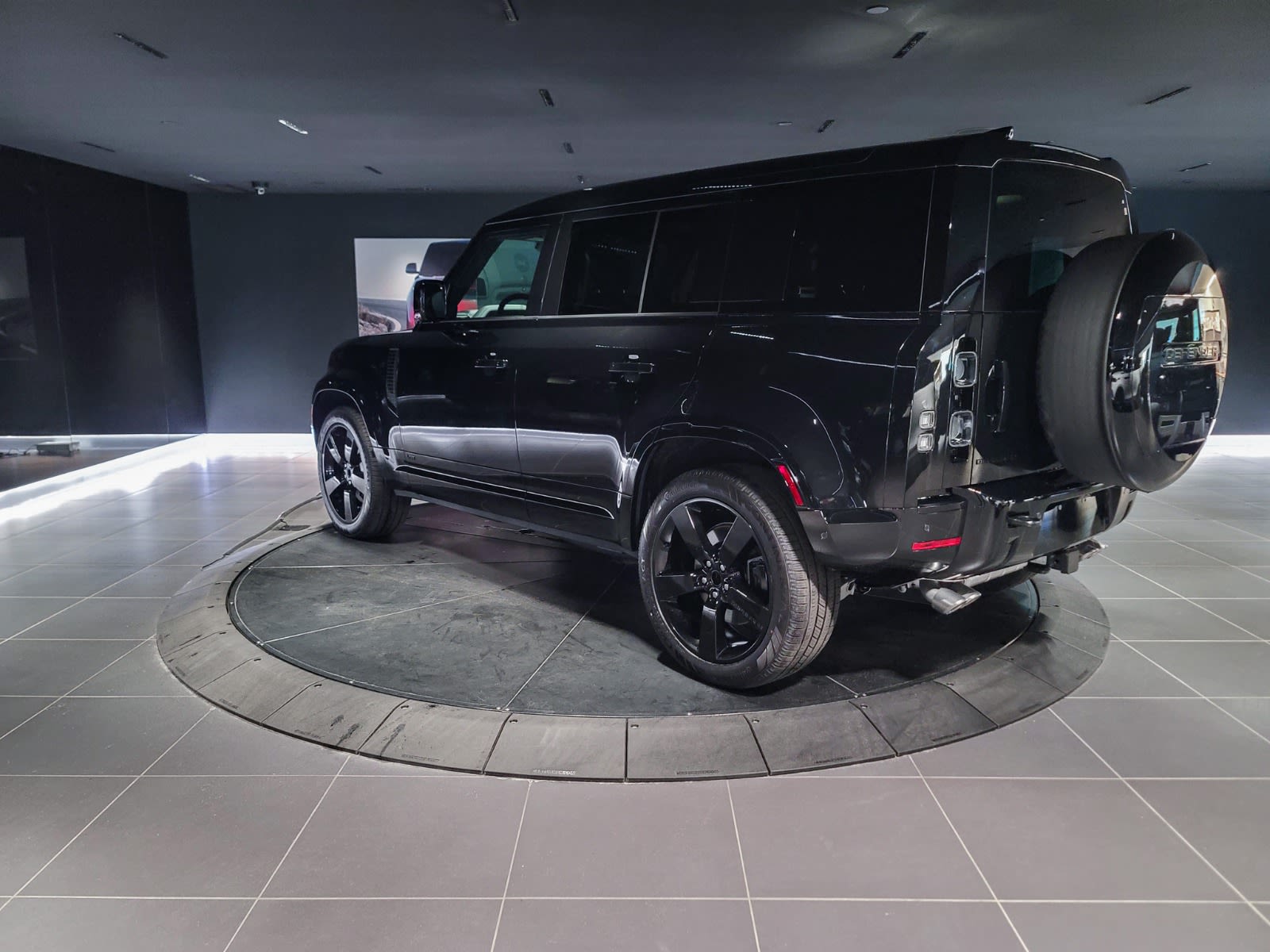 2025 Land Rover Defender V8, Vancouver, Cash