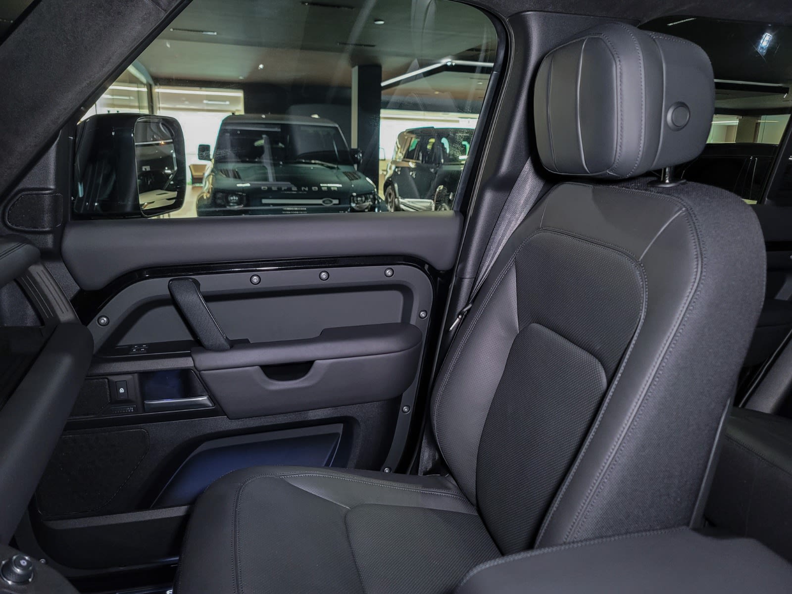 2025 Land Rover Defender V8, Vancouver, Cash