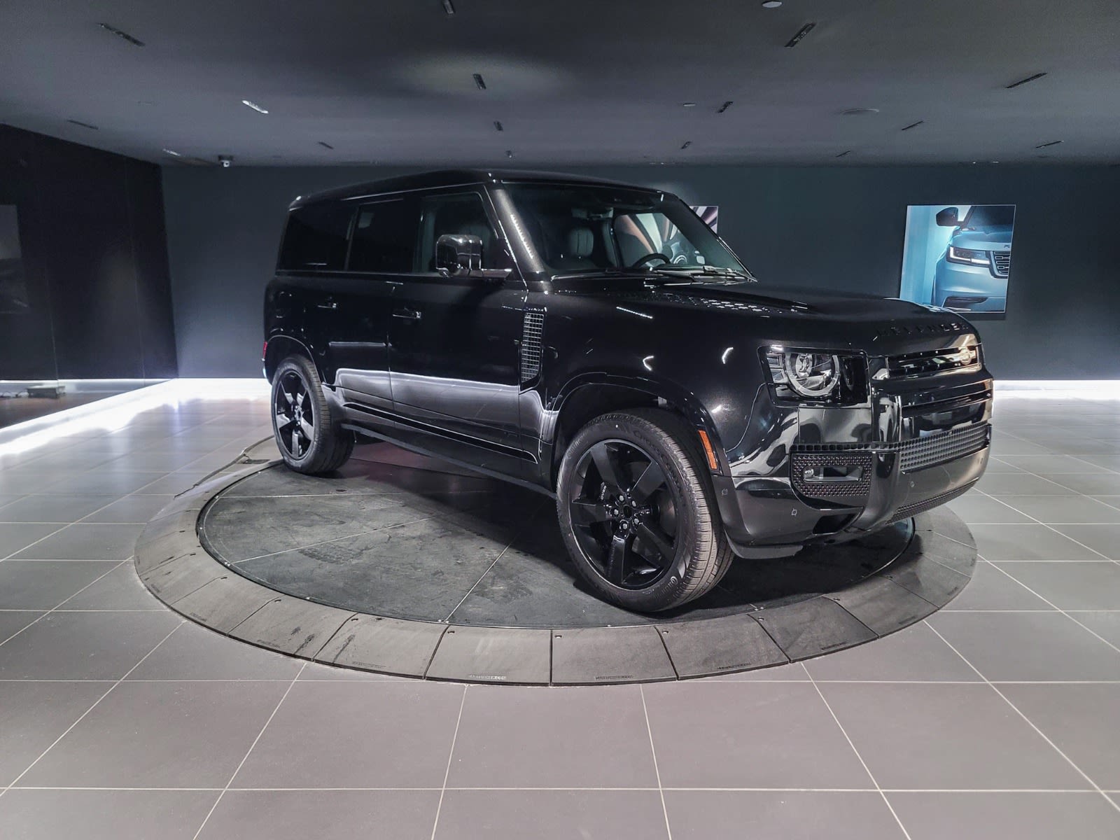 2025 Land Rover Defender V8, Vancouver, Cash