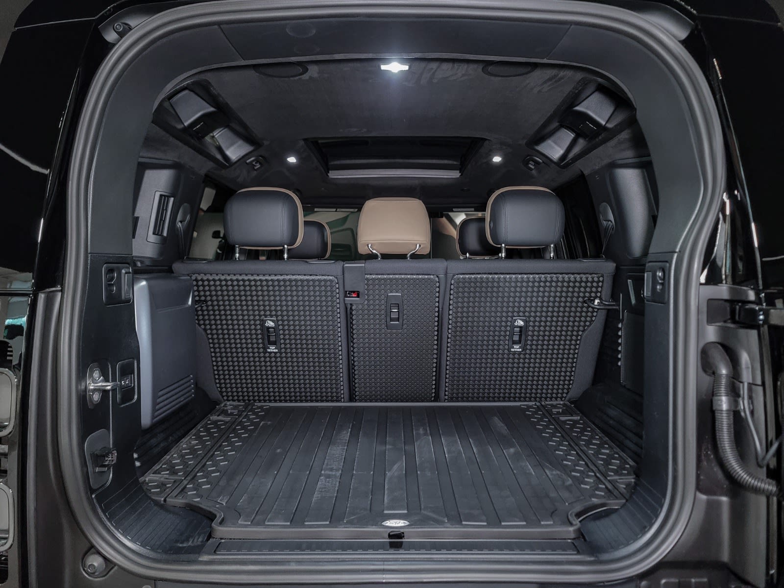 2025 Land Rover Defender V8, Vancouver, Cash