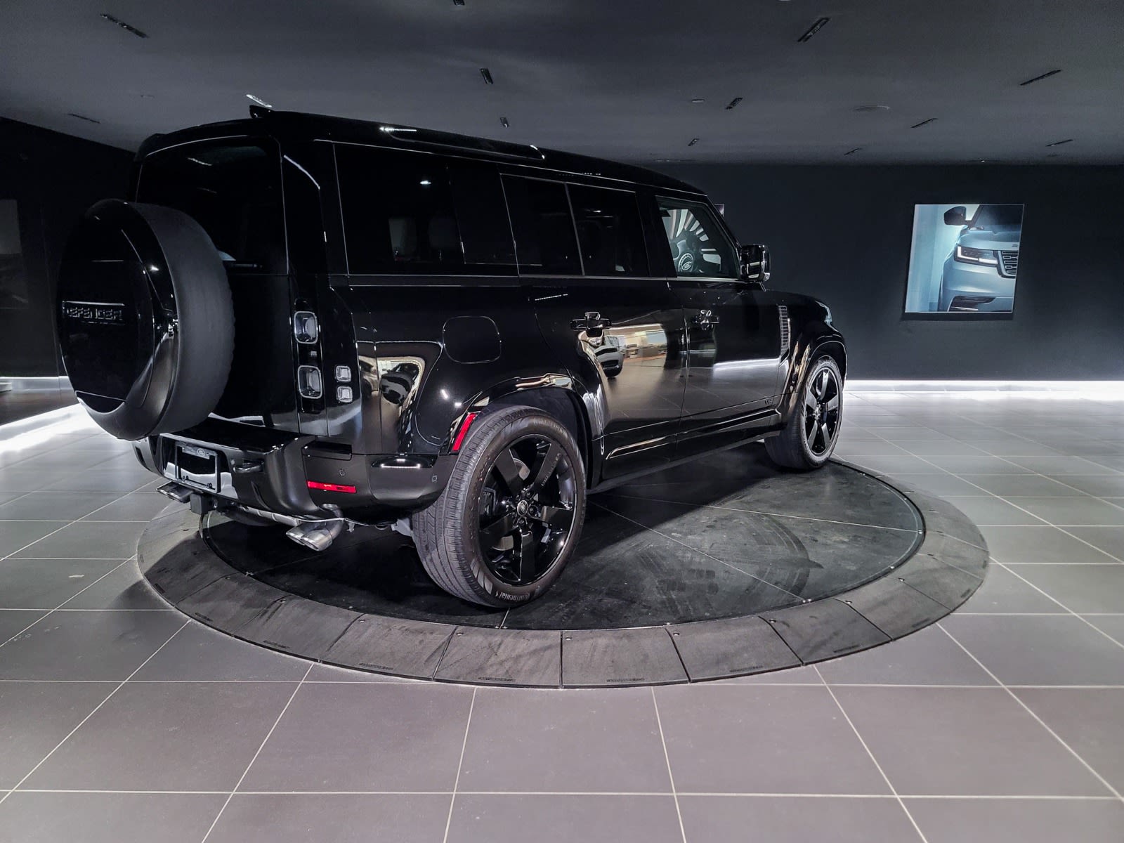 2025 Land Rover Defender V8, Vancouver, Cash