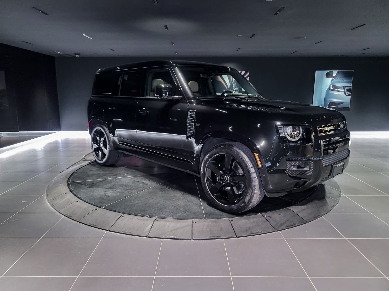 2025 Land Rover Defender V8, Vancouver, Cash