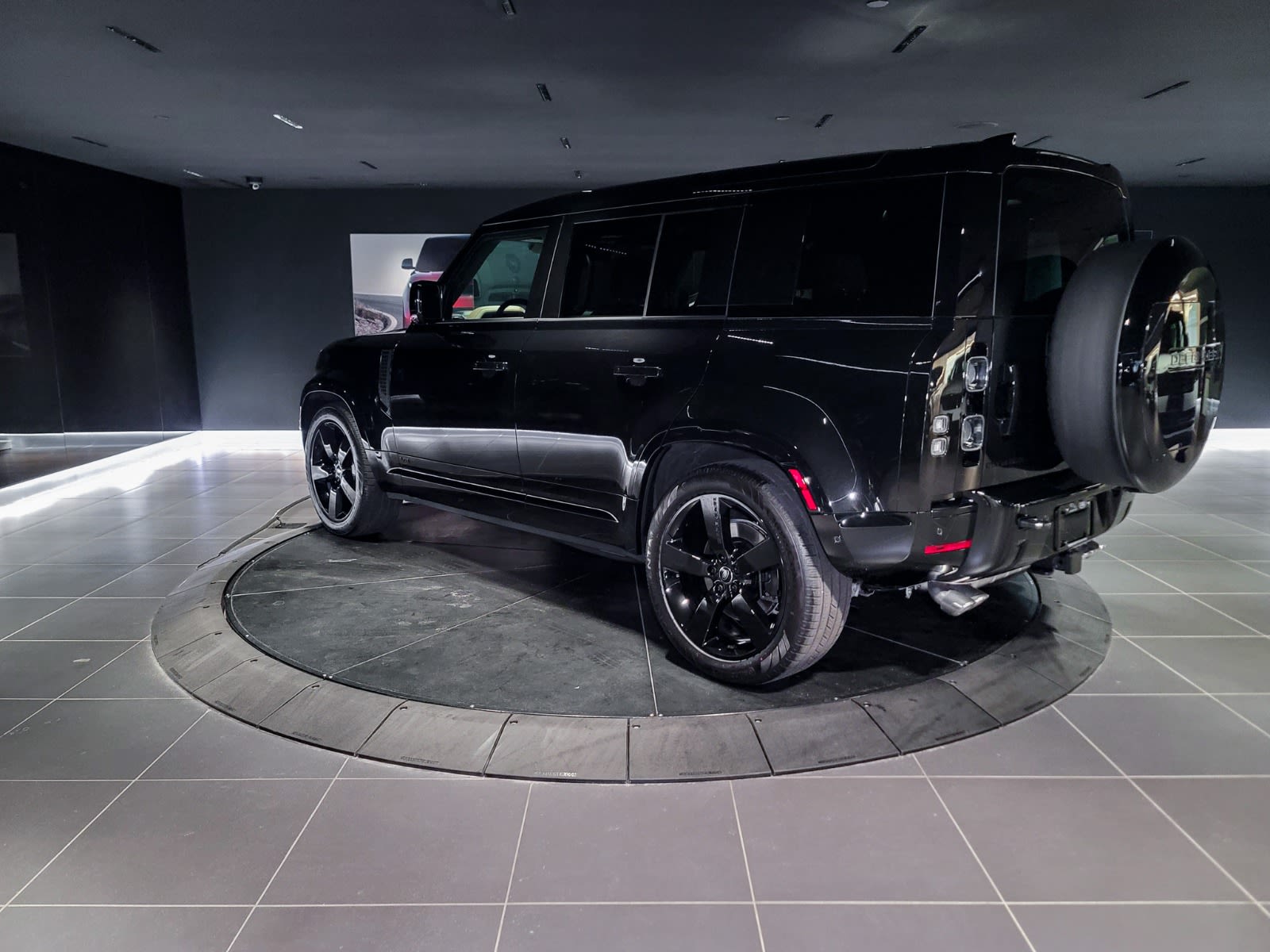 2025 Land Rover Defender V8, Vancouver, Cash