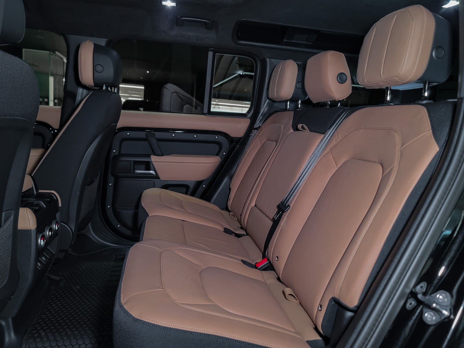 2025 Land Rover Defender V8, Vancouver, Cash