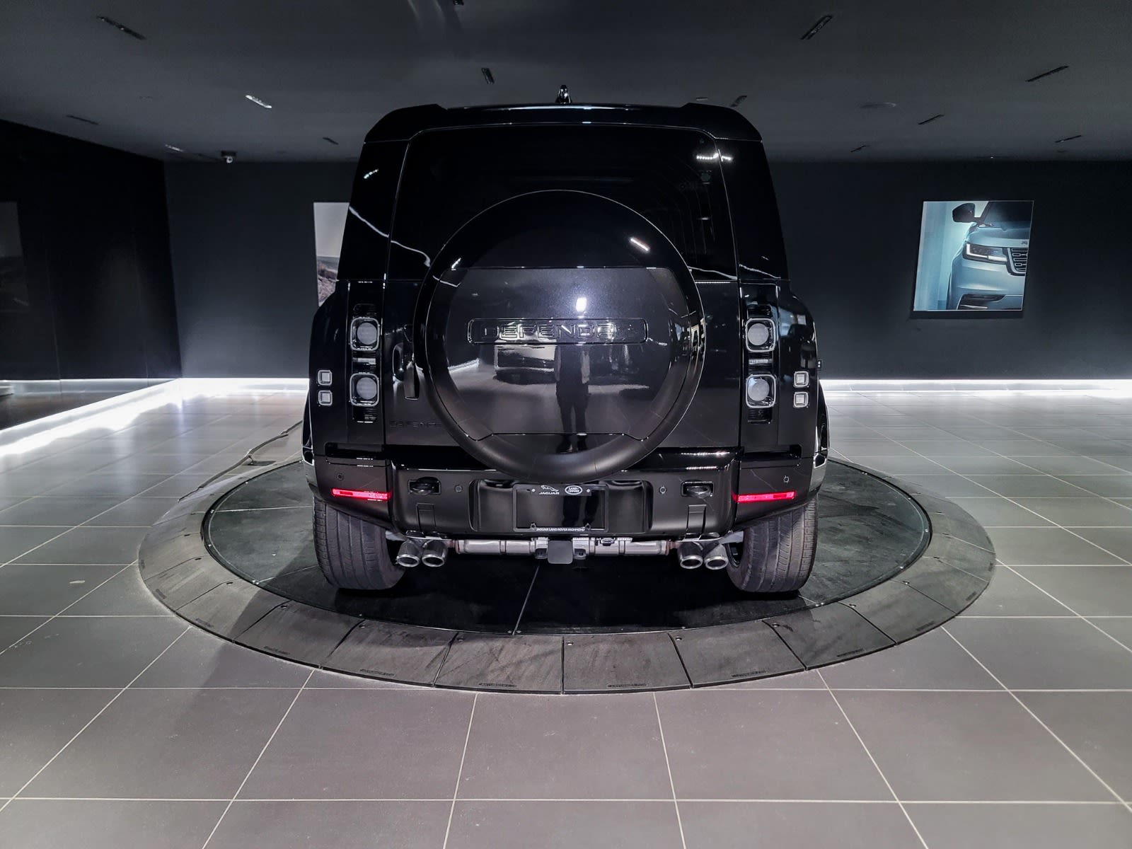 2025 Land Rover Defender V8, Vancouver, Cash