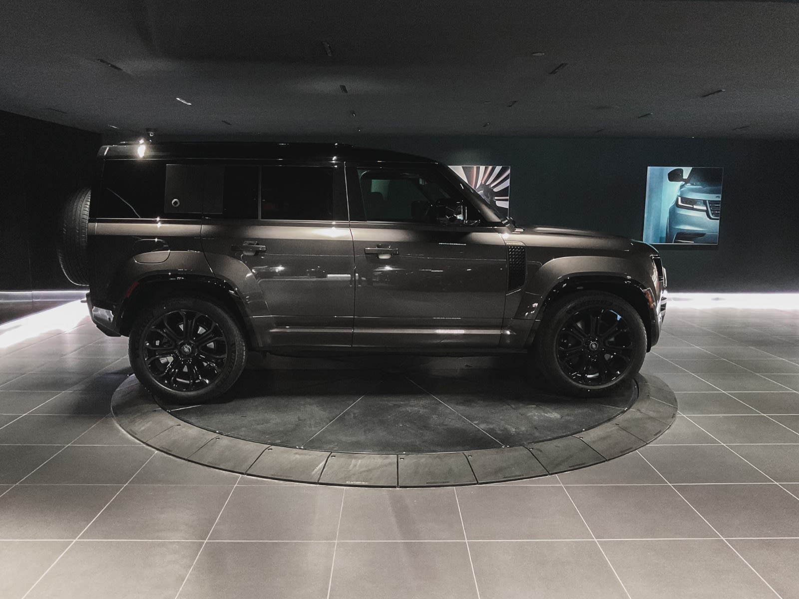 2025 Land Rover Defender OCTA, Vancouver, Cash