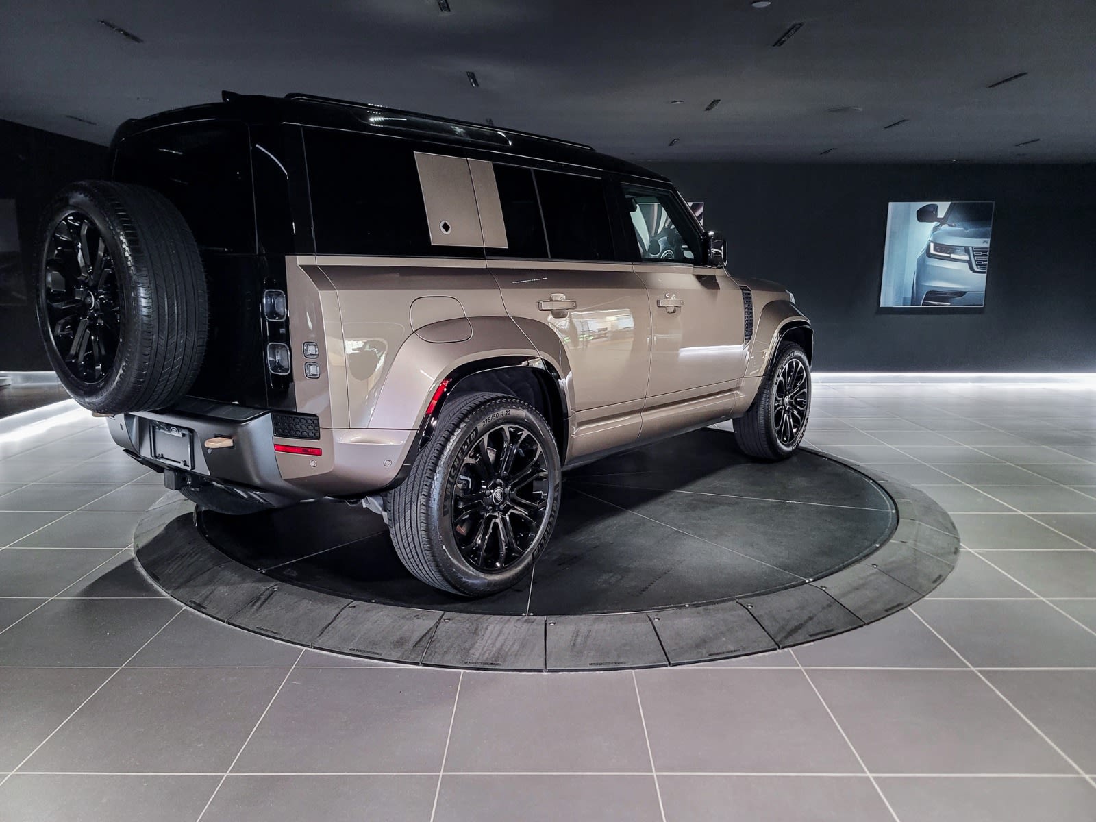 2025 Land Rover Defender OCTA, Vancouver, Cash