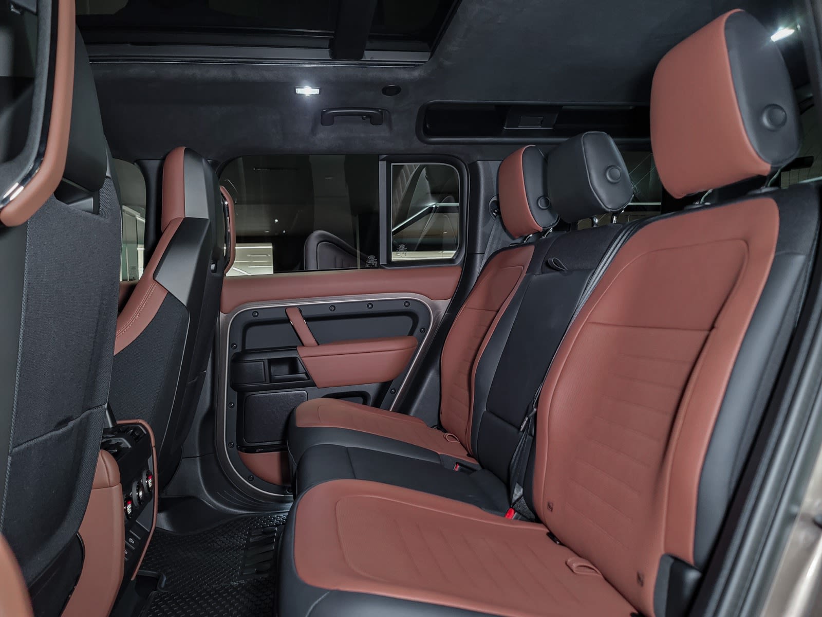 2025 Land Rover Defender OCTA, Vancouver, Cash