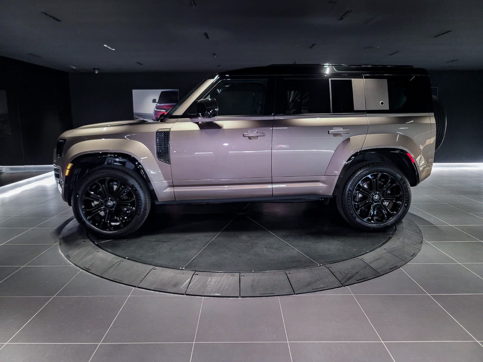 2025 Land Rover Defender OCTA, Vancouver, Cash
