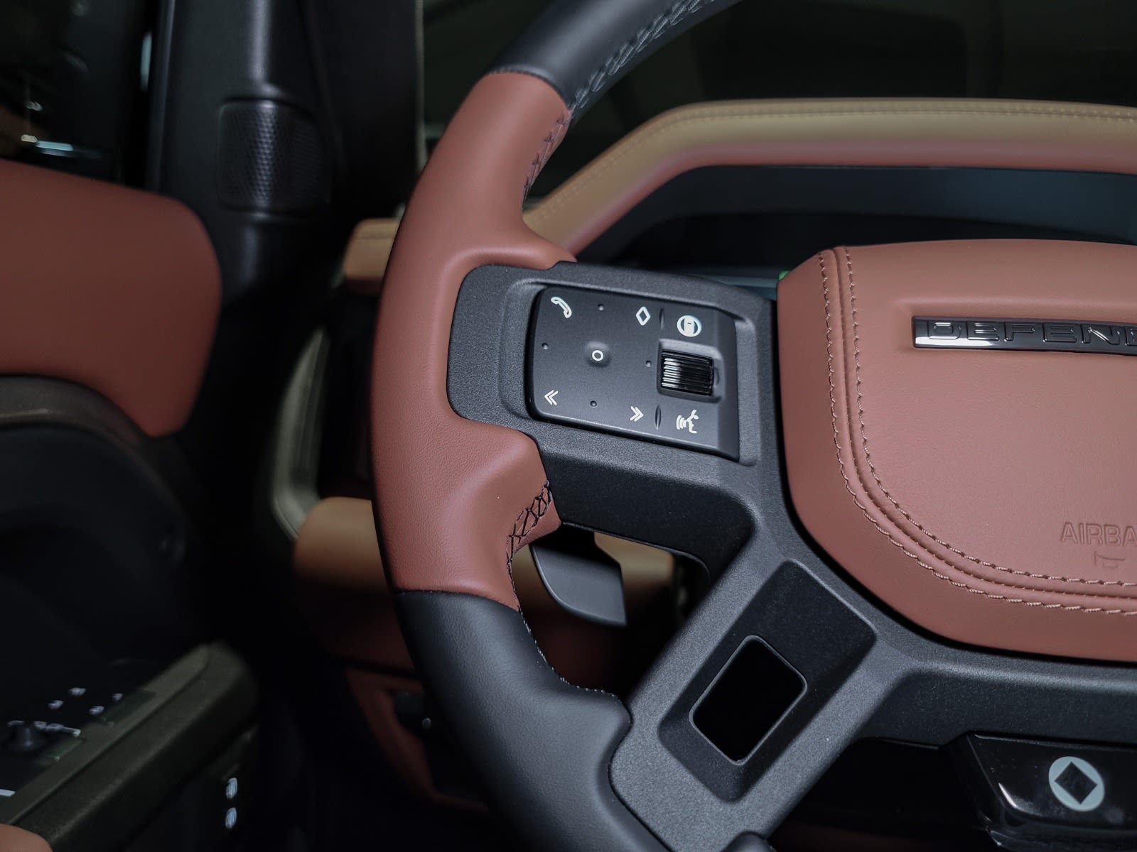 2025 Land Rover Defender OCTA, Vancouver, Cash