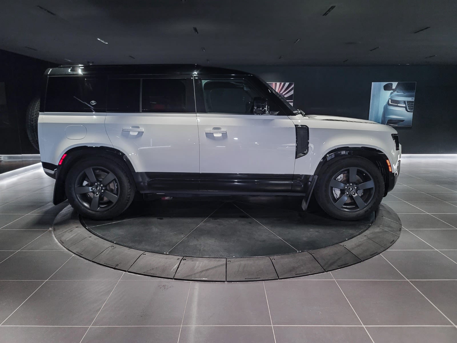 2022 Land Rover Defender X-Dynamic SE, Vancouver, Cash