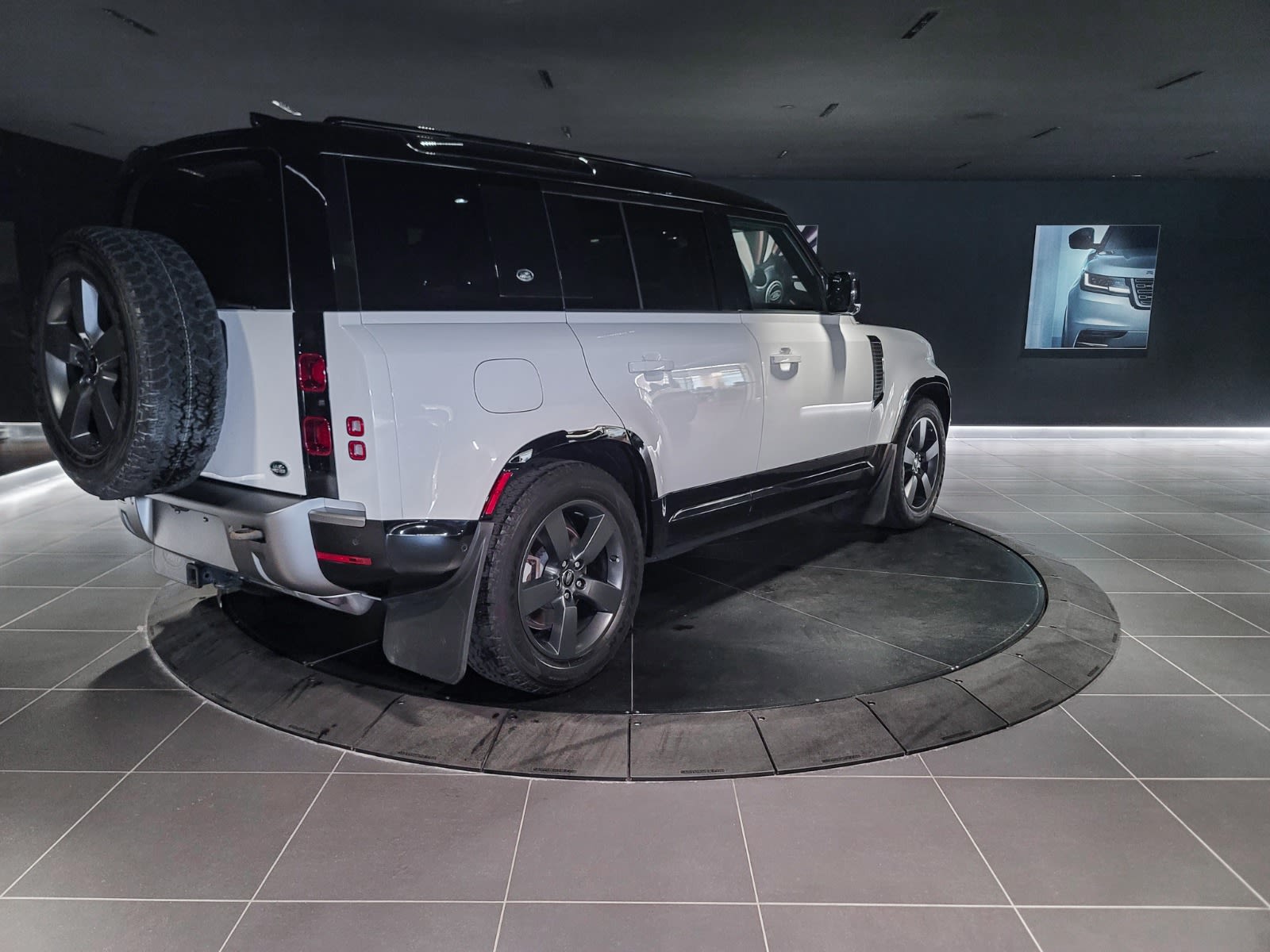 2022 Land Rover Defender X-Dynamic SE, Vancouver, Cash
