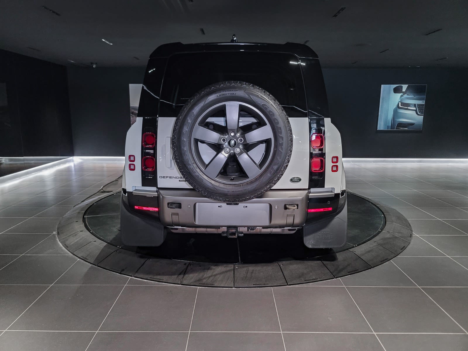 2022 Land Rover Defender X-Dynamic SE, Vancouver, Cash