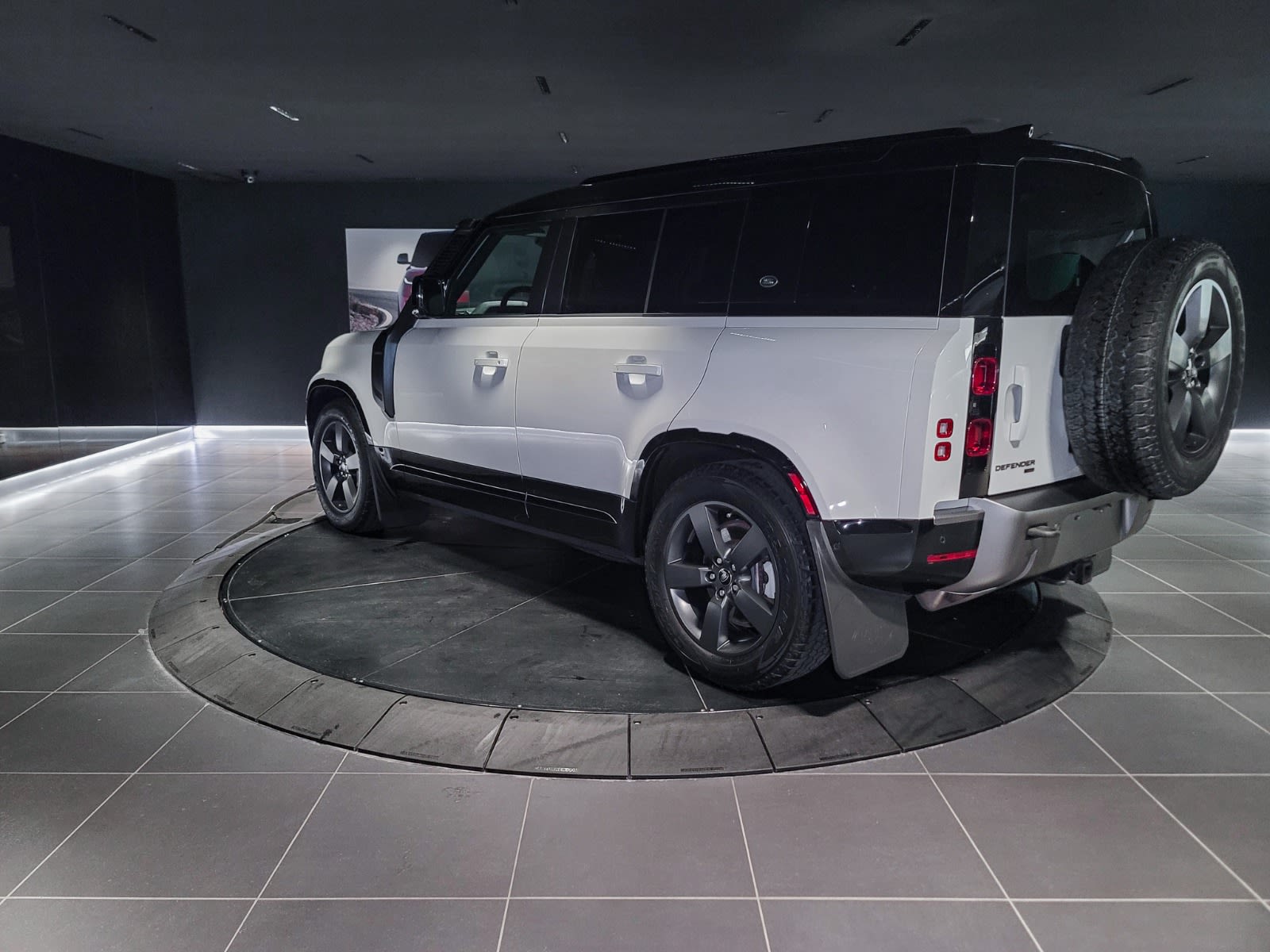 2022 Land Rover Defender X-Dynamic SE, Vancouver, Cash