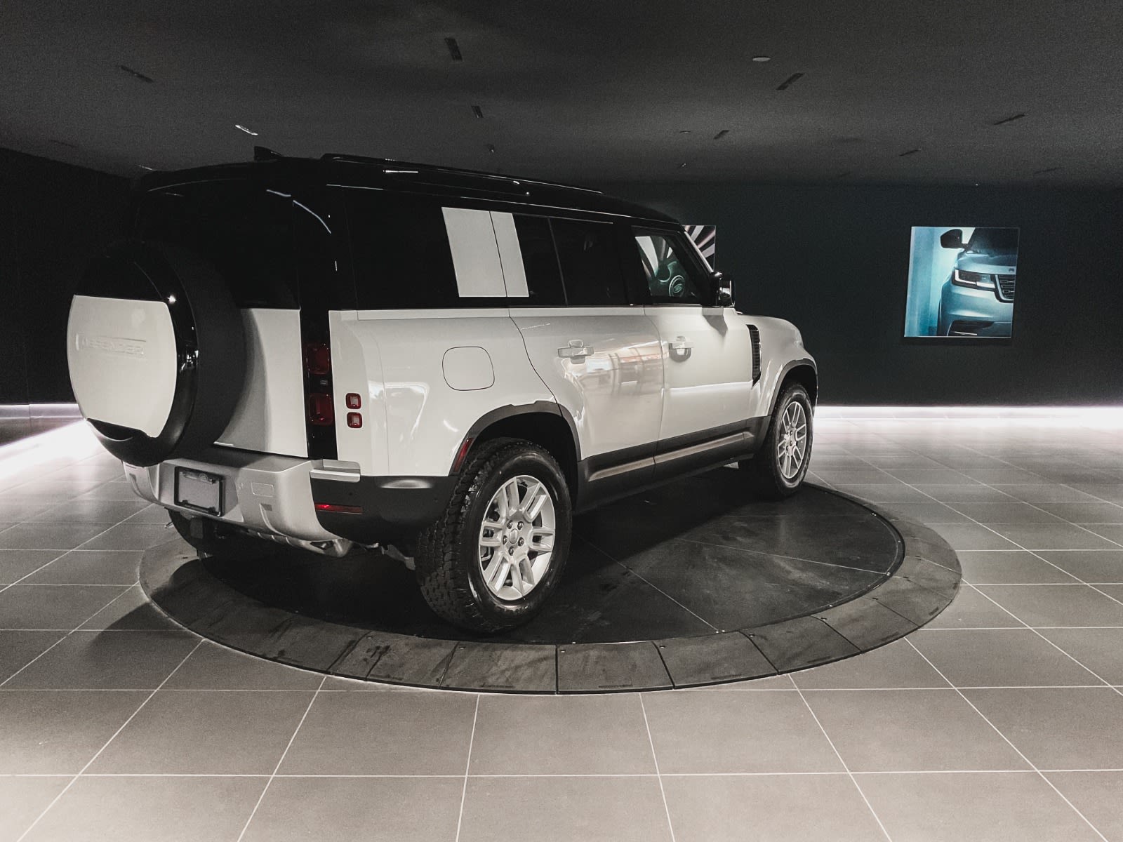2025 Land Rover Defender S, Vancouver, Cash