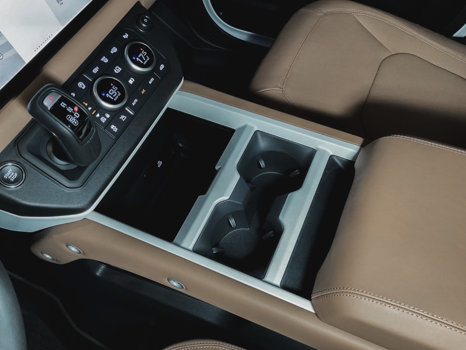 2025 Land Rover Defender S, Vancouver, Cash