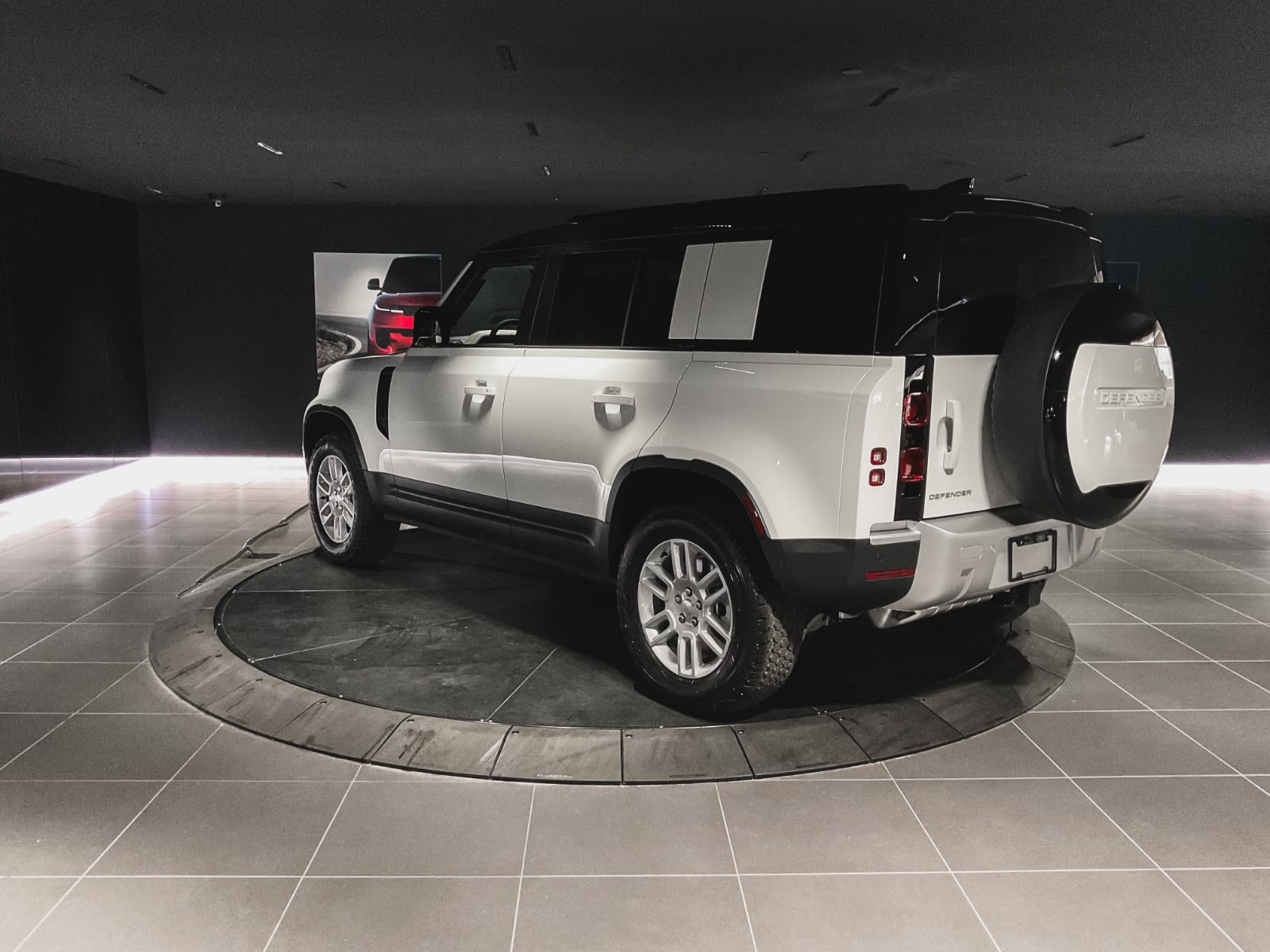 2025 Land Rover Defender S, Vancouver, Cash