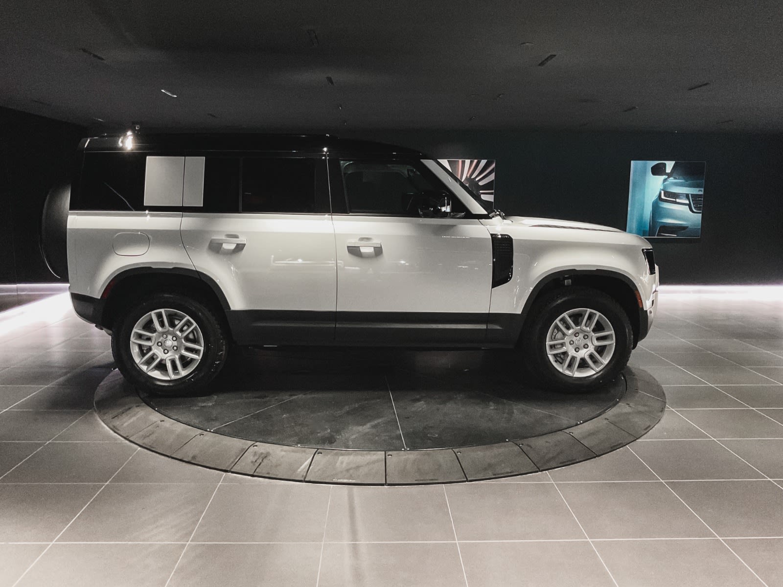 2025 Land Rover Defender S, Vancouver, Cash