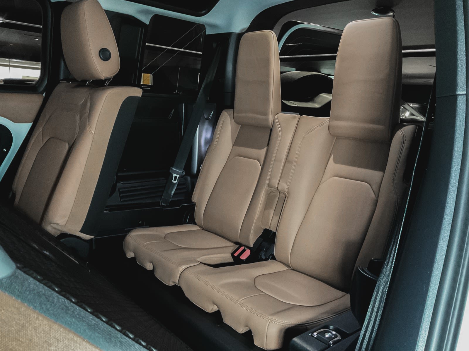 2025 Land Rover Defender S, Vancouver, Cash