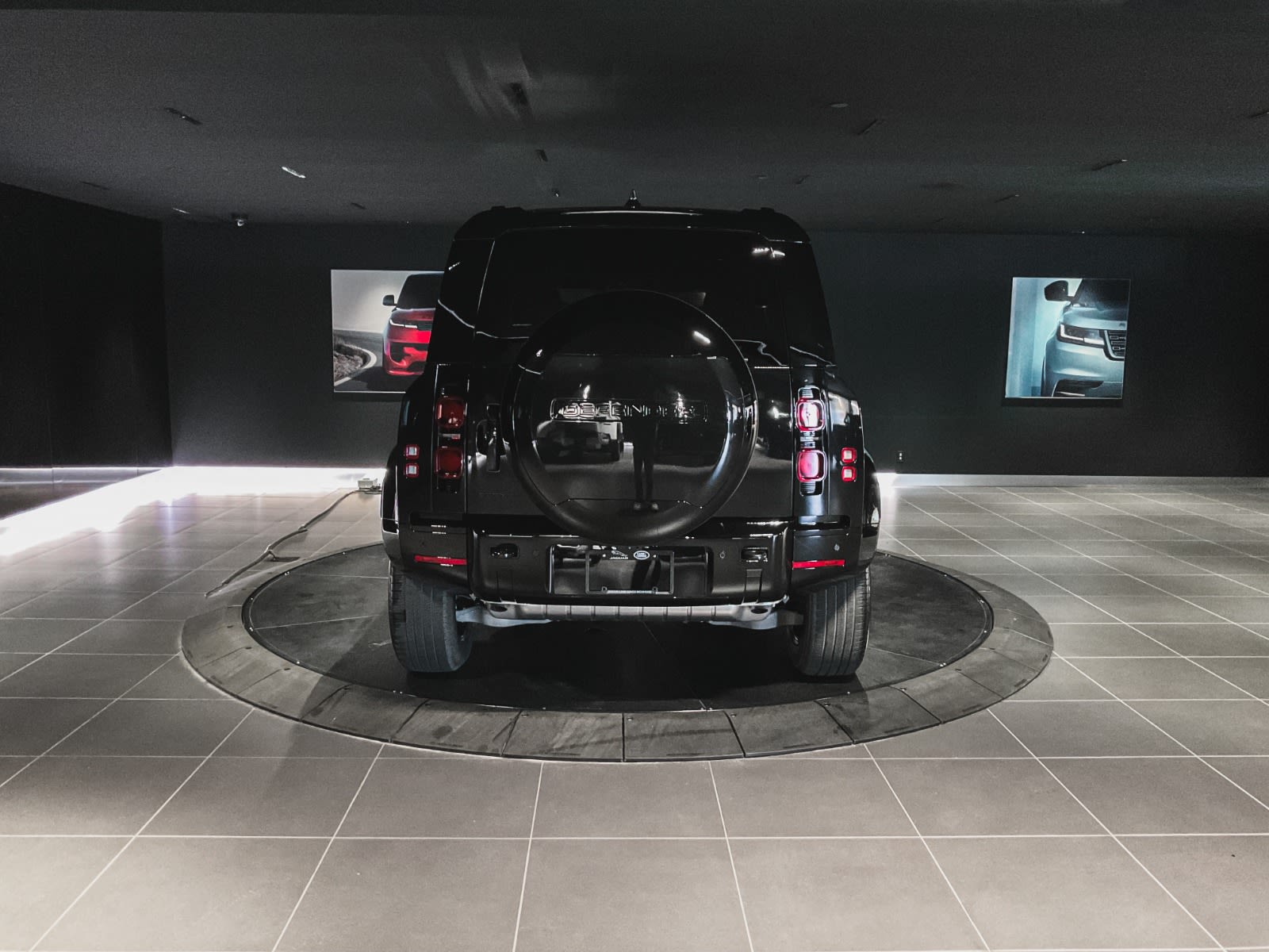 2025 Land Rover Defender X-Dynamic SE, Vancouver, Cash