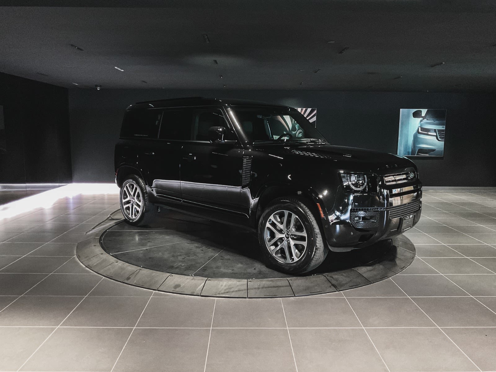 2025 Land Rover Defender X-Dynamic SE, Vancouver, Cash
