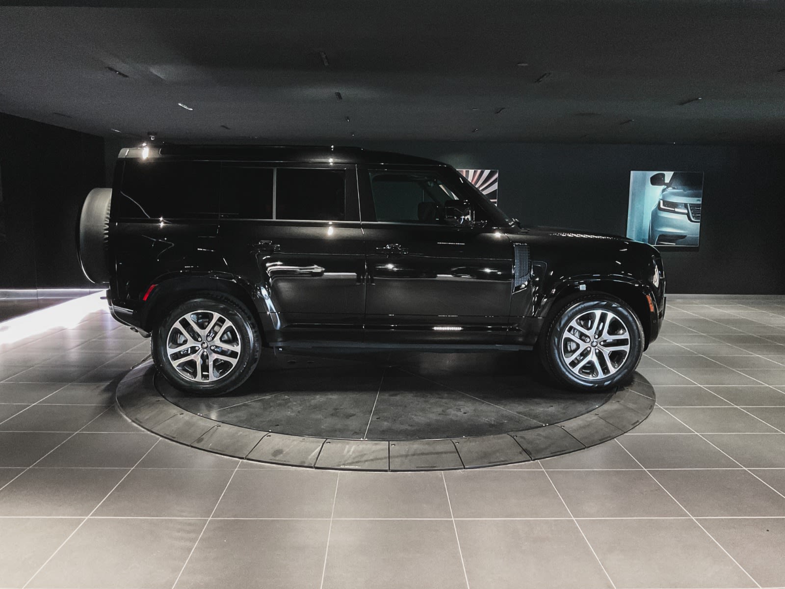 2025 Land Rover Defender X-Dynamic SE, Vancouver, Cash