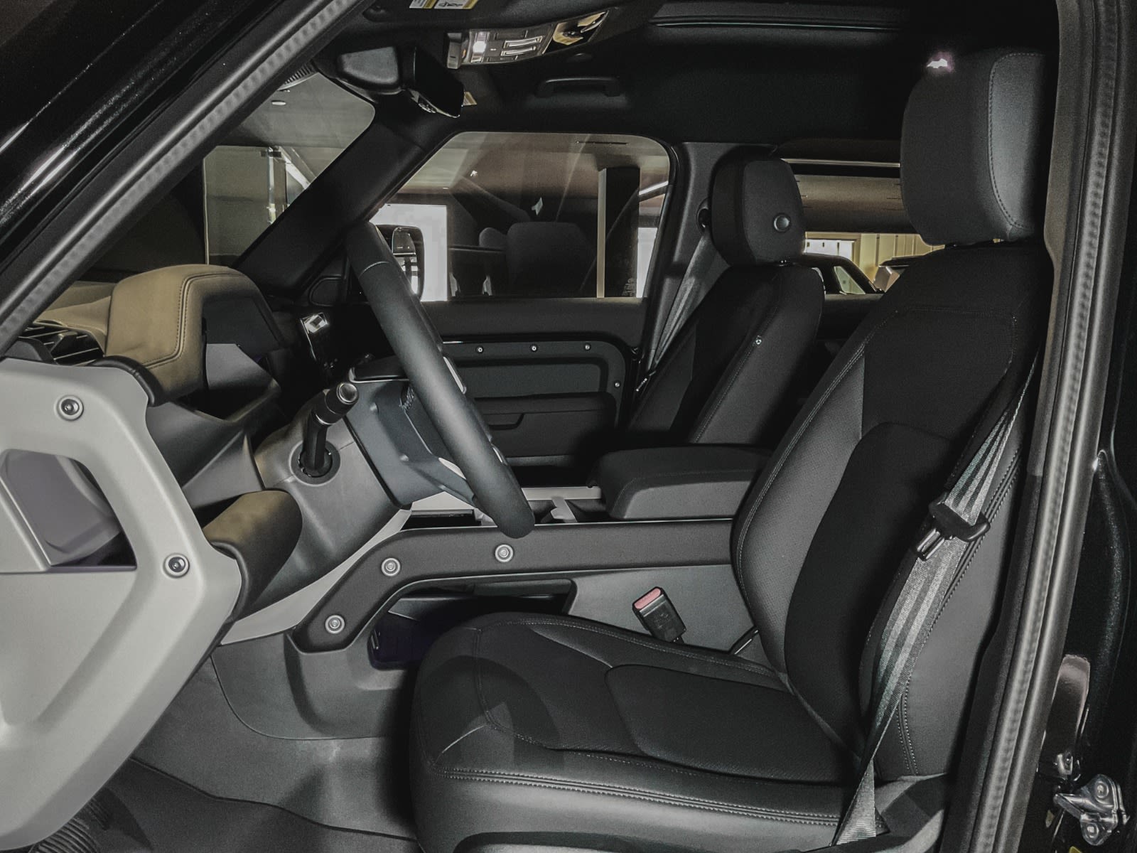 2025 Land Rover Defender X-Dynamic SE, Vancouver, Cash